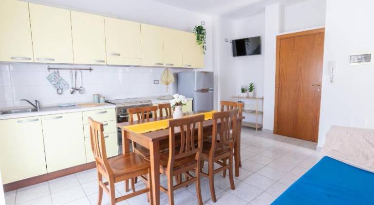 Aqua Family Apartments - Appartamenti con spiaggia, piscina, parcheggio e bici incluse in Alba Adriatica