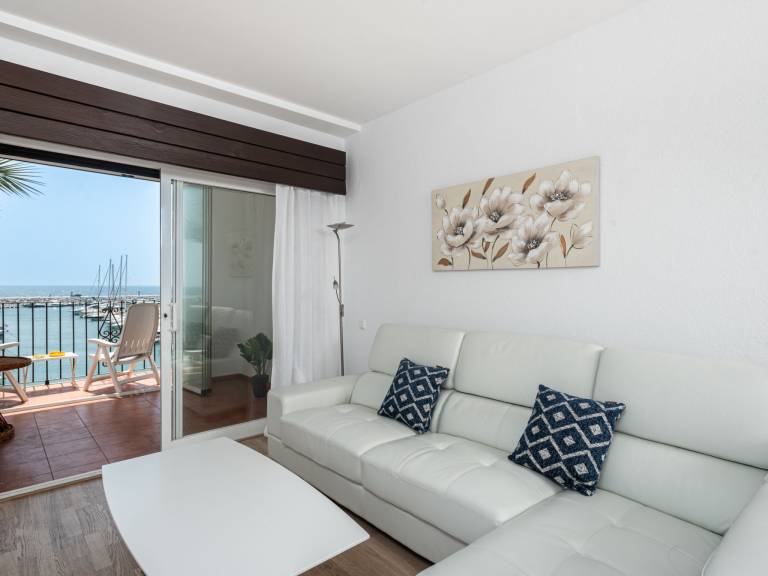 Holiday apartment with garden & patio | Sea view — photo 3