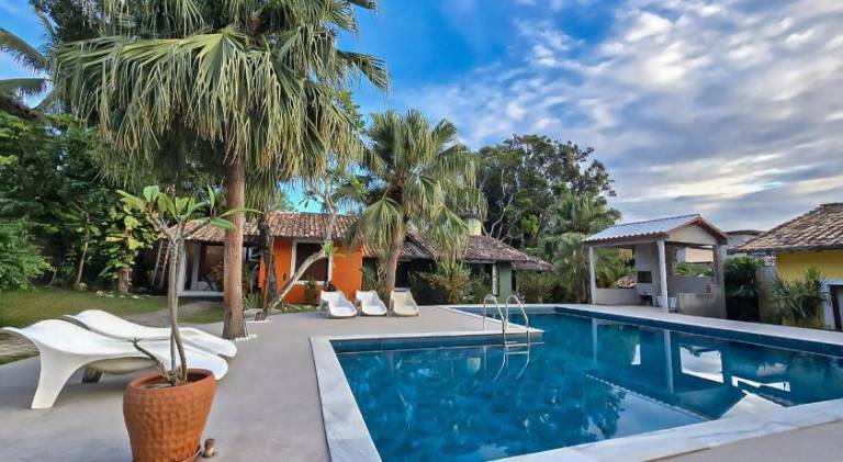 House with pool — photo 2