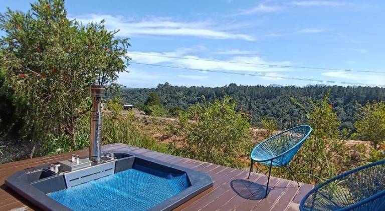 House with pool — photo 2