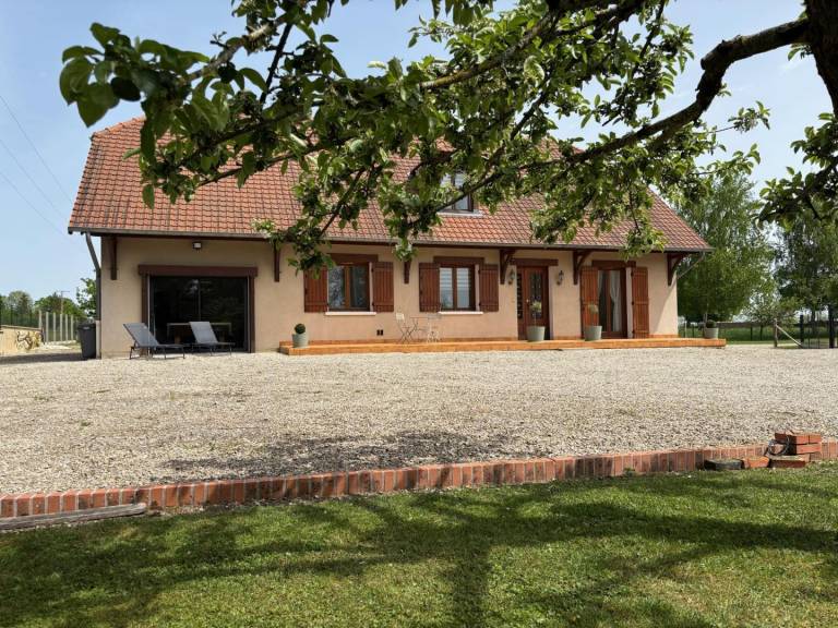 Charming gite with patio, yard & barbeque | Pet-friendly — photo 2