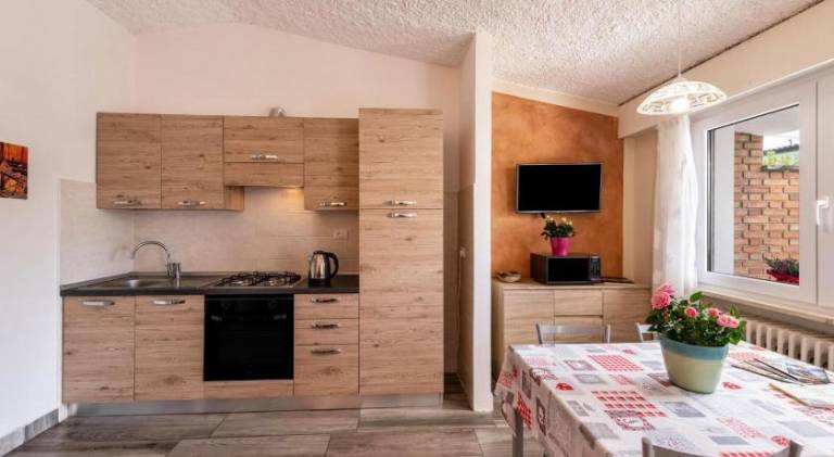 Rental apartment with garden, pool & terrace — photo 4