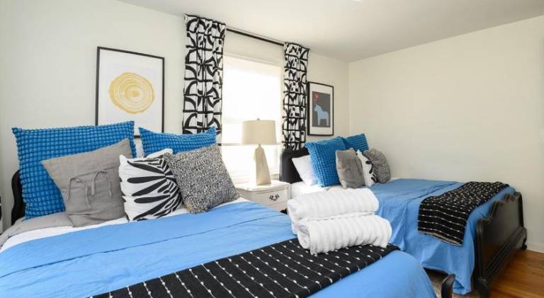 House | Pets are welcome in Overland Park, KS