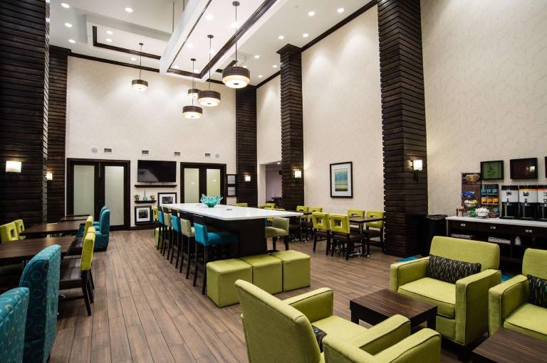 Hampton Inn & Suites by Hilton Regina East Gate — photo 3