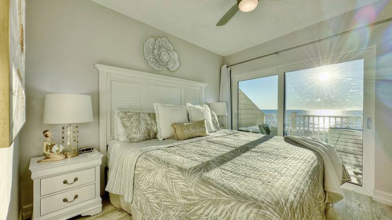 Beachfront Bliss, Breathtaking Views, Natural Beauty, & Private Entrance! — photo 5