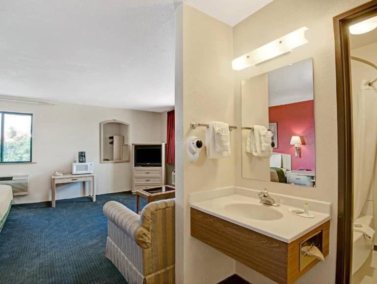 Albuquerque Hotel West — photo 2