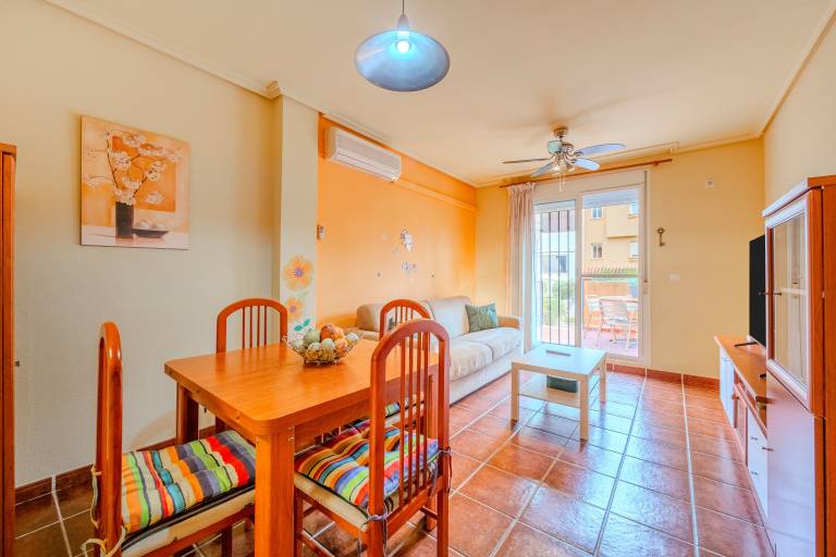 Rental apartment with pool, patio & yard | Garden view — photo 4