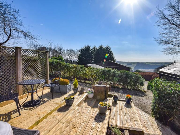 Cottage with hot tub, yard & terrace | Dogs allowed — photo 2