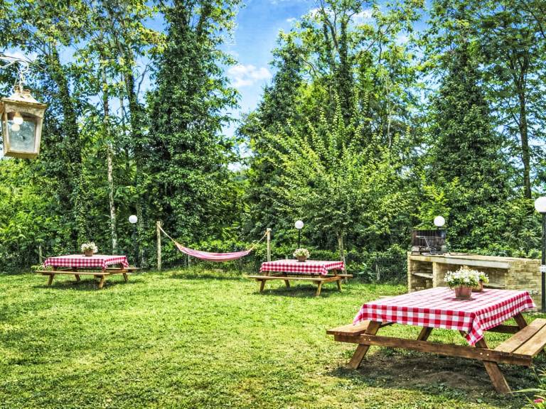 Rental apartment with pool, grill & garden — photo 5