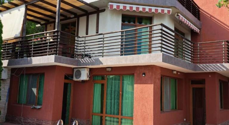 Beautiful villa with patio, barbeque & yard | Dogs allowed — photo 5