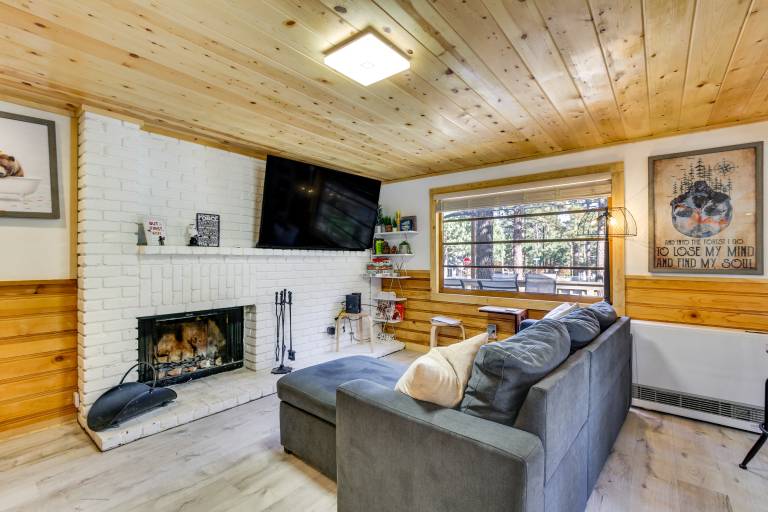 Sugarloaf Vacation Rental  7 Mi to Big Bear Lake! in San Bernardino, CA