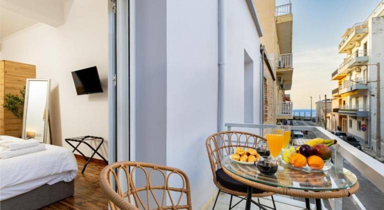 Sea & City - Luxury Maisonette Steps from the Beach with Private Terrace — photo 3