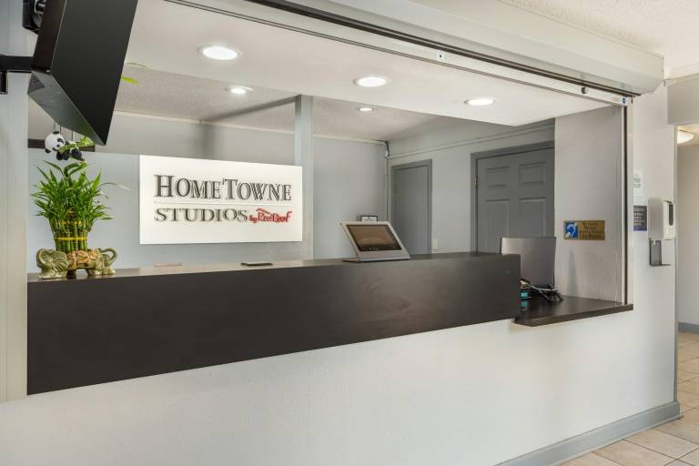 HomeTowne Studios & Suites Greensboro — photo 5