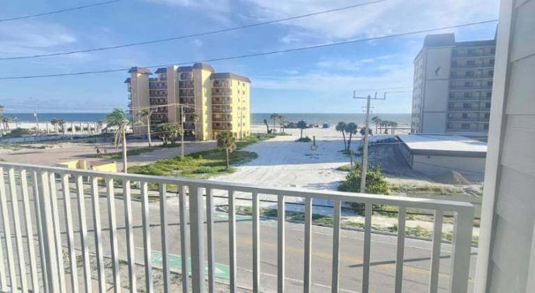 Vacation home with pool & jacuzzi in Fort Myers Beach, FL