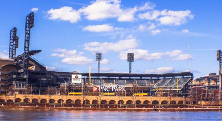 2BR - Parking - 5 Min to North Shore! in Pittsburg, PA