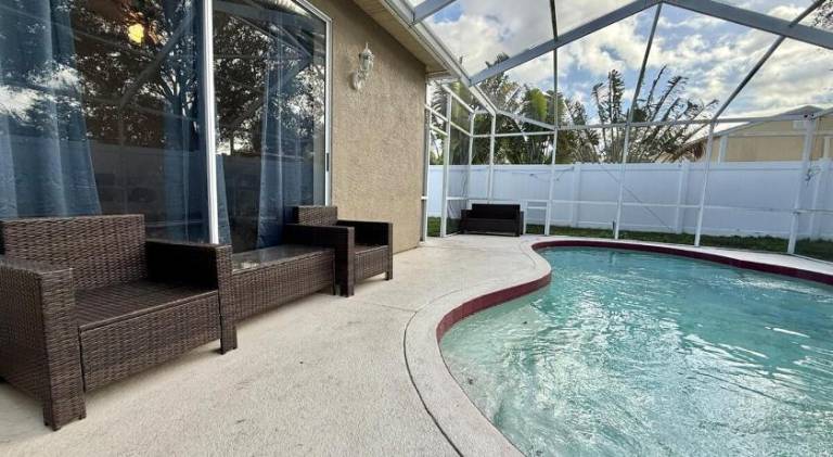 House with pool & jacuzzi — photo 3