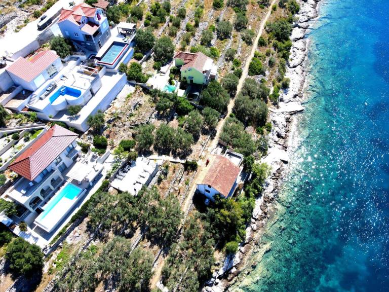 Ample vacation home with private pool, yard & grill | Nature view | Pets are welcome — photo 2