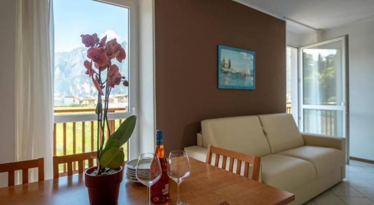 Serviced apartment with pool, BBQ & hot tub — photo 2