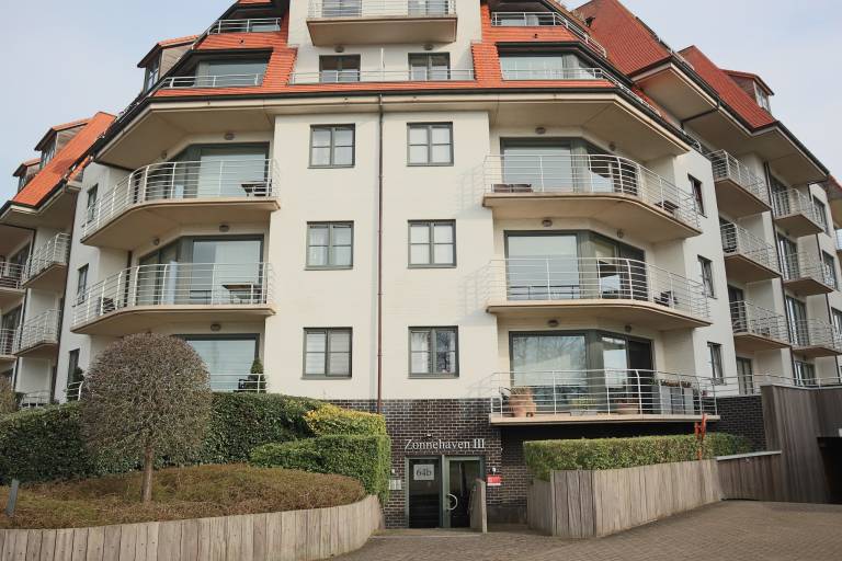 Rental apartment with terrace & pool — photo 4