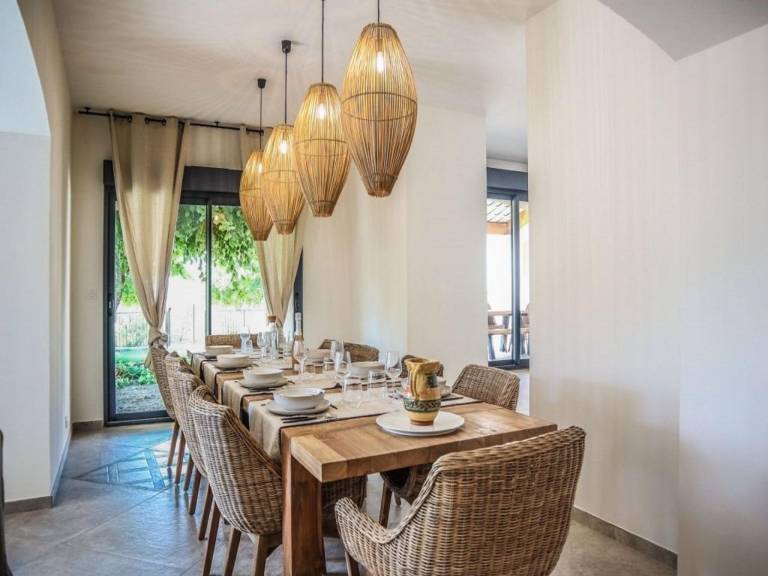 Spacious vacation home with patio, pool & barbeque in Vaison-la-Romaine
