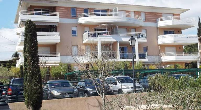 Fully equipped pleasant apartment with patio, yard & private pool | Beach nearby | Pets allowed — photo 3