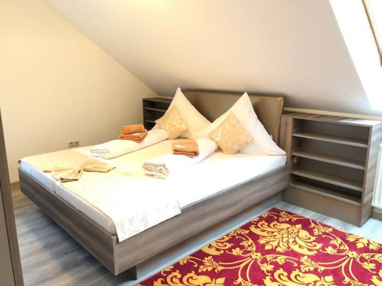 Comfort Dreibettzimmer mit Dusche