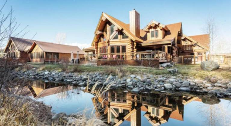 Spacious serviced apartment with barbeque & jacuzzi | Dogs allowed in South Fork, CO