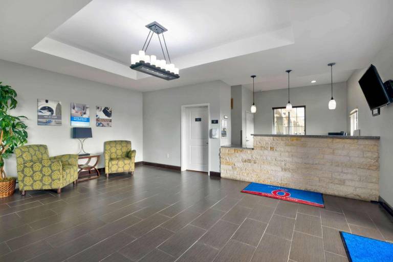 Studio 6 Pleasanton, TX — photo 3