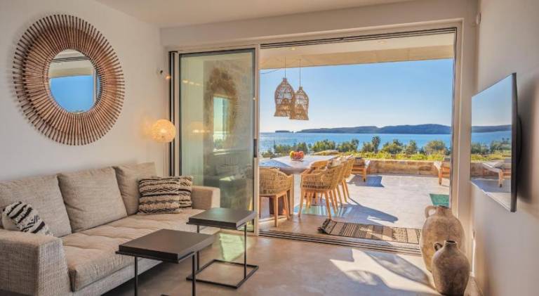 Villa Ammos with Private Pool, Sauna & Seaview in Pylos-Nestoras