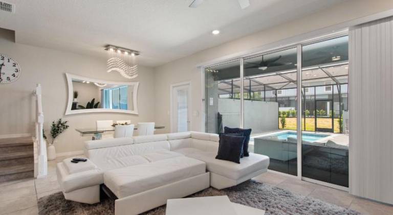 Vacation home with jacuzzi & pool — photo 2