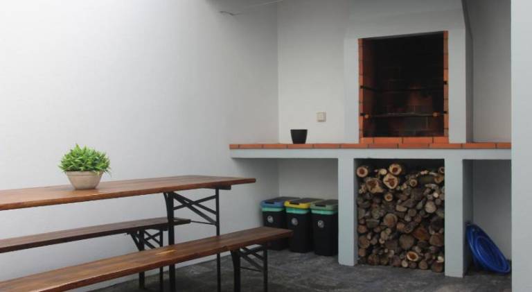 Fully equipped vacation home with patio & barbecue | Next to Portas da Cidade de Ponta Delgada | Pets are welcome — photo 4