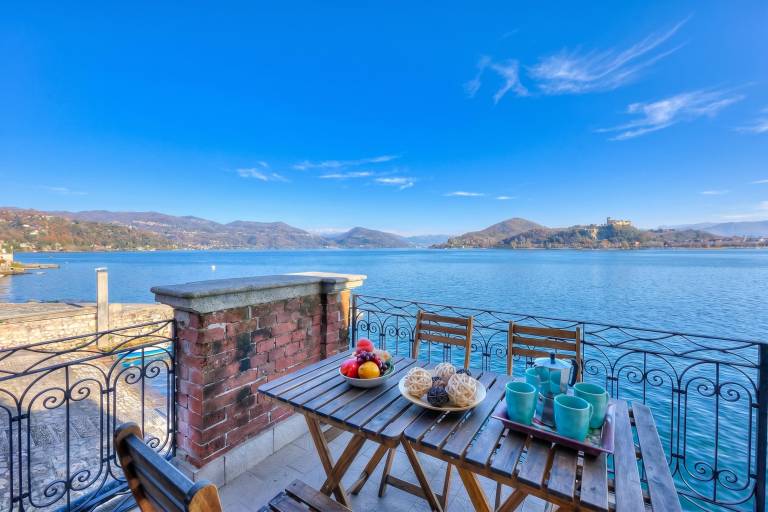Ferienwohnung mit Hund inArona, Meina Lago Maggiore f&uuml;r max. 4 Personen