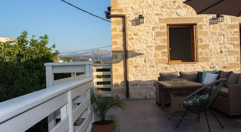 Vacation home with terrace & garden — photo 4