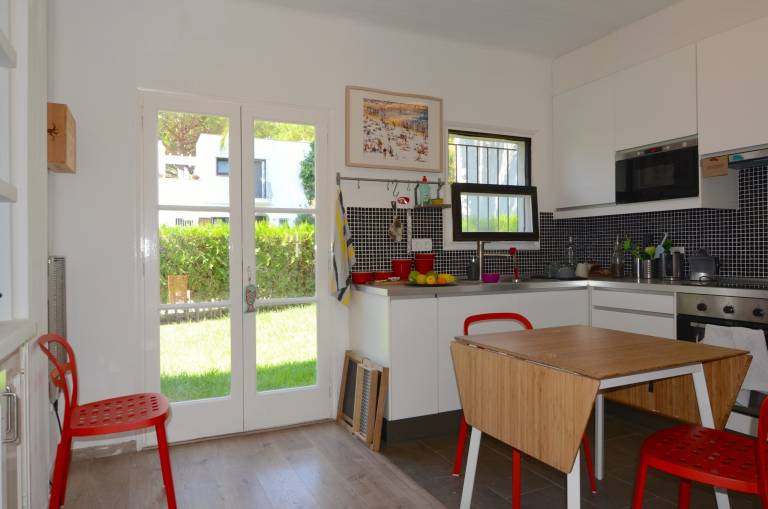 Wonderful house with yard, barbeque & pool | Pet-friendly — photo 5