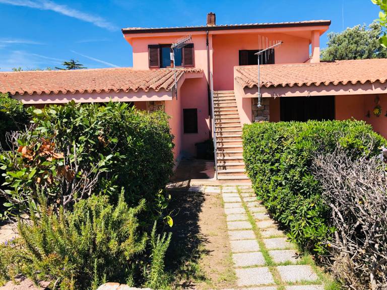 Holiday apartment with garden & terrace | Close to the beach | Dogs allowed in San Teodoro