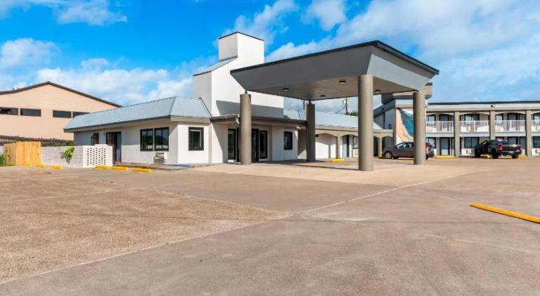 Quality Inn & Suites Port Lavaca near Lighthouse Beach in Port Lavaca, TX