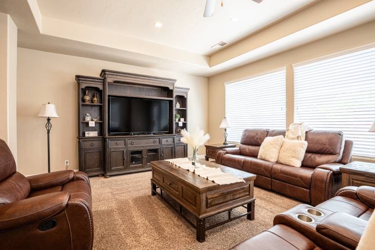 House with private pool, BBQ & jacuzzi | Mountain view | Perfect for remote work — photo 4
