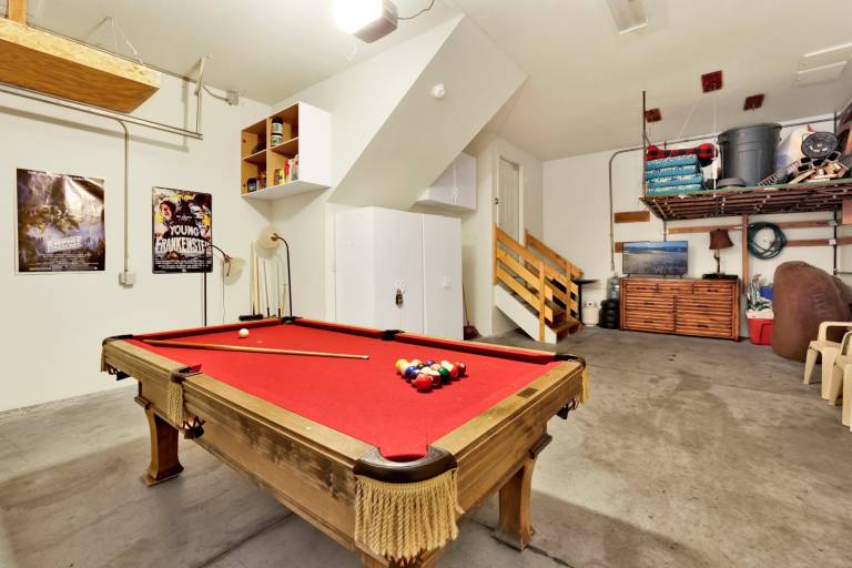 Green Squirrel Chateau Family & Pet Friendly Game Room Walk to Lake, Marina & Ski Shuttle — photo 2