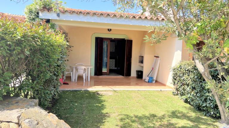 Holiday apartment with yard & terrace — photo 2