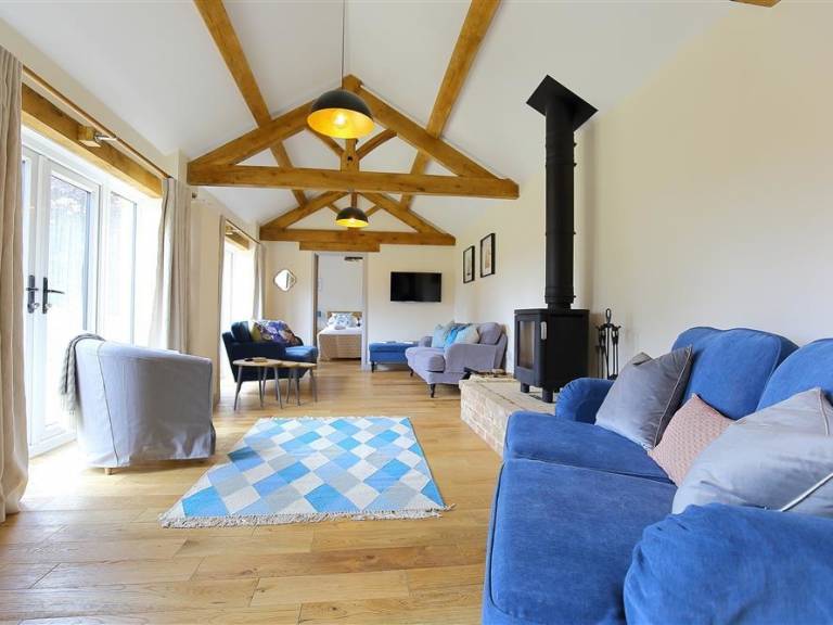 Family-friendly cottage with hot tub & yard | Pets allowed — photo 5