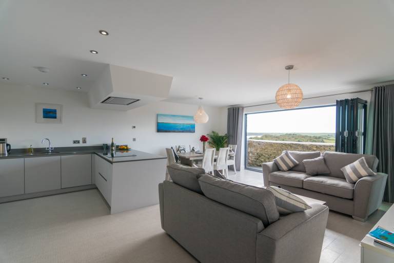 Family-oriented holiday apartment with jacuzzi & terrace | Sea view | Beach nearby | Pets are welcome — photo 2