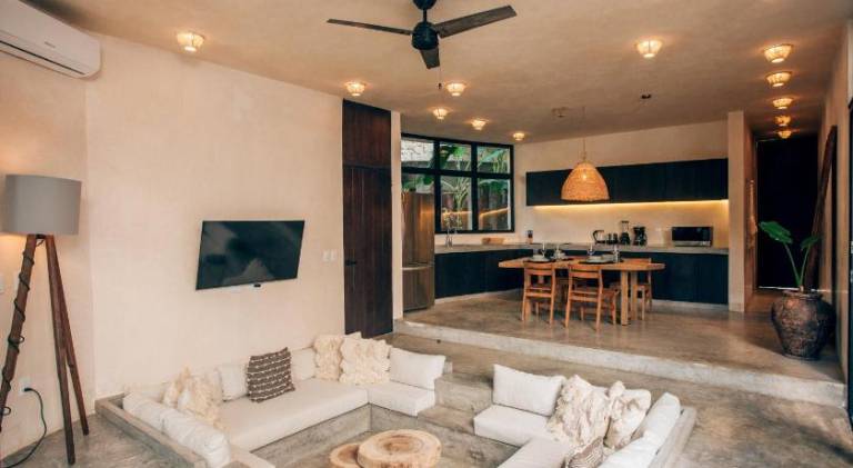 Villa with hot tub & pool — photo 2