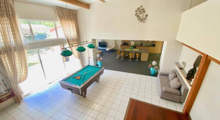Pleasant villa with pool & hot tub | Pet-friendly — photo 2