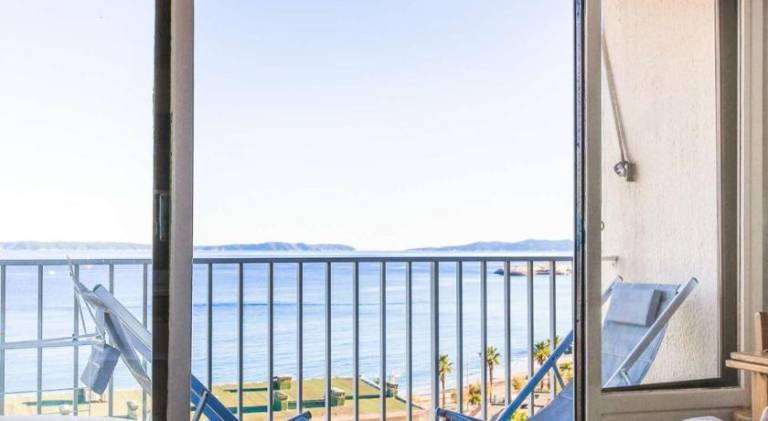 Apartment with 1 room for 2 persons in Le Lavandou