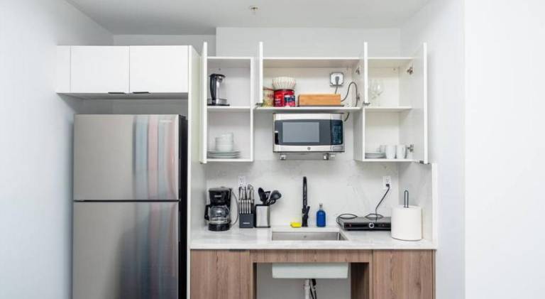 Modern 1BR Suite with King Bed Near Brickell, Downtown & Wynwood — photo 4