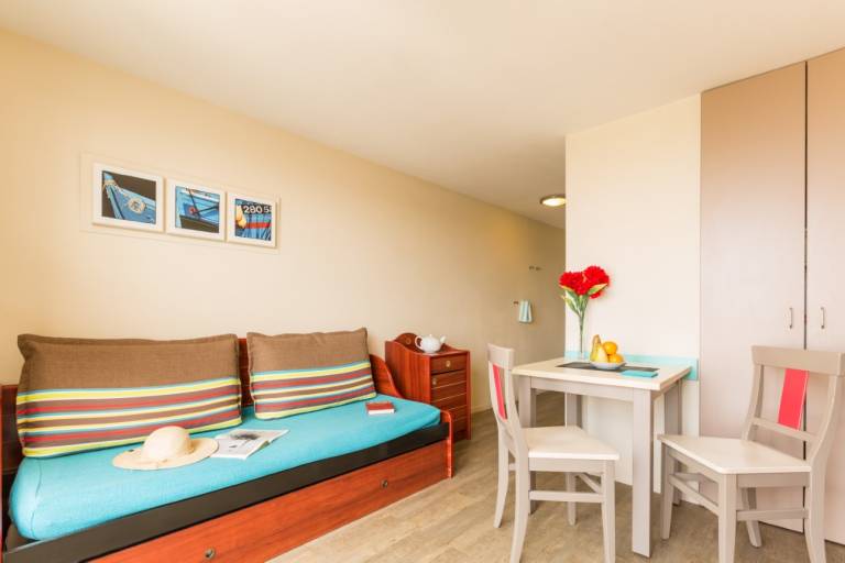 Holiday apartment with pool — photo 4