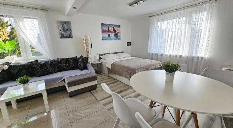 Apartment with BBQ & yard | Close to the beach | Pet-friendly — photo 2