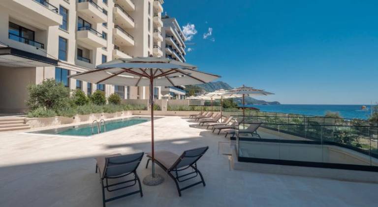 Serviced apartment with pool & terrace — photo 3