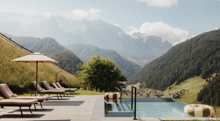 Chalet with pool & hot tub | Close to the ski | Pet-friendly — photo 4