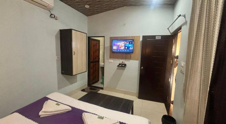 Hotel Mother land near ganga ghat — photo 4